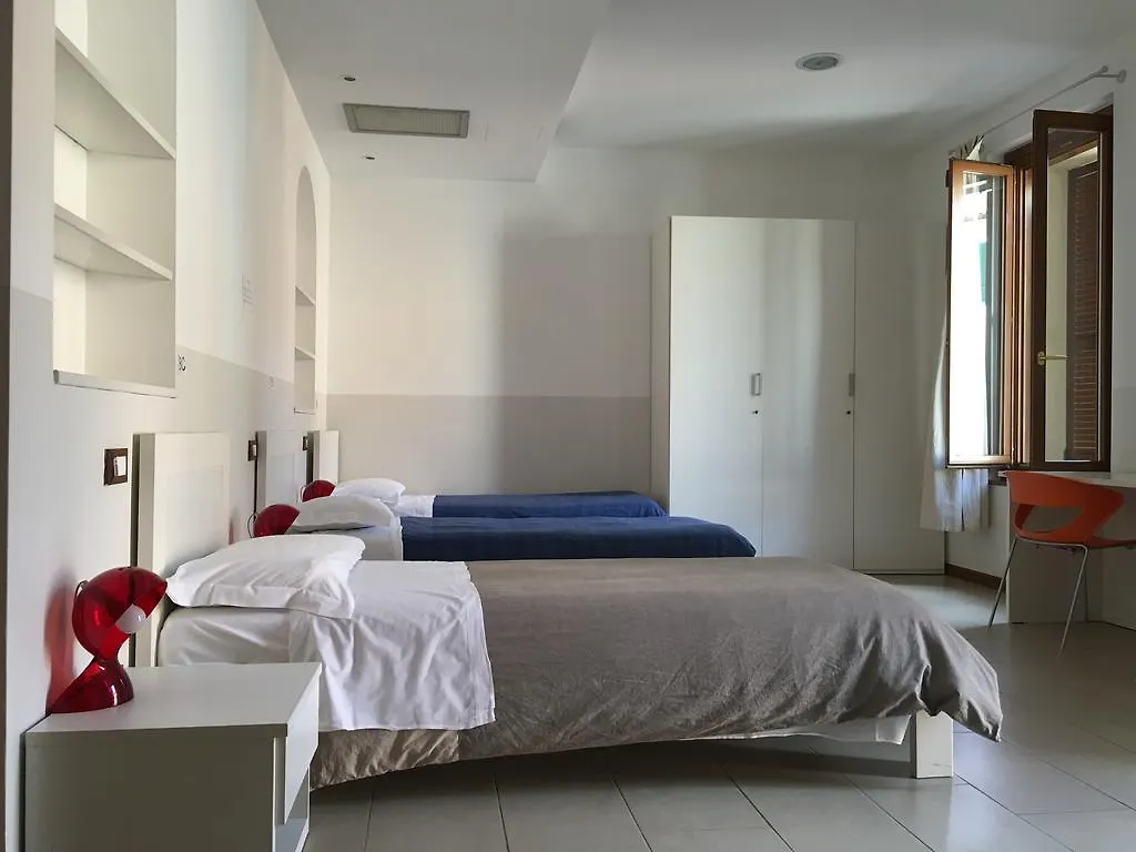 L'Archetto Hostel Cremona 0*,  Italy