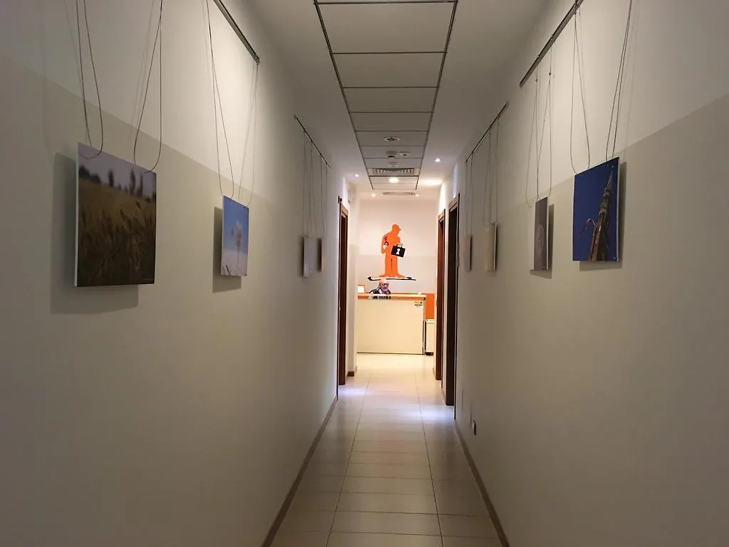 L'Archetto Hostel Cremona 0*,  Italy