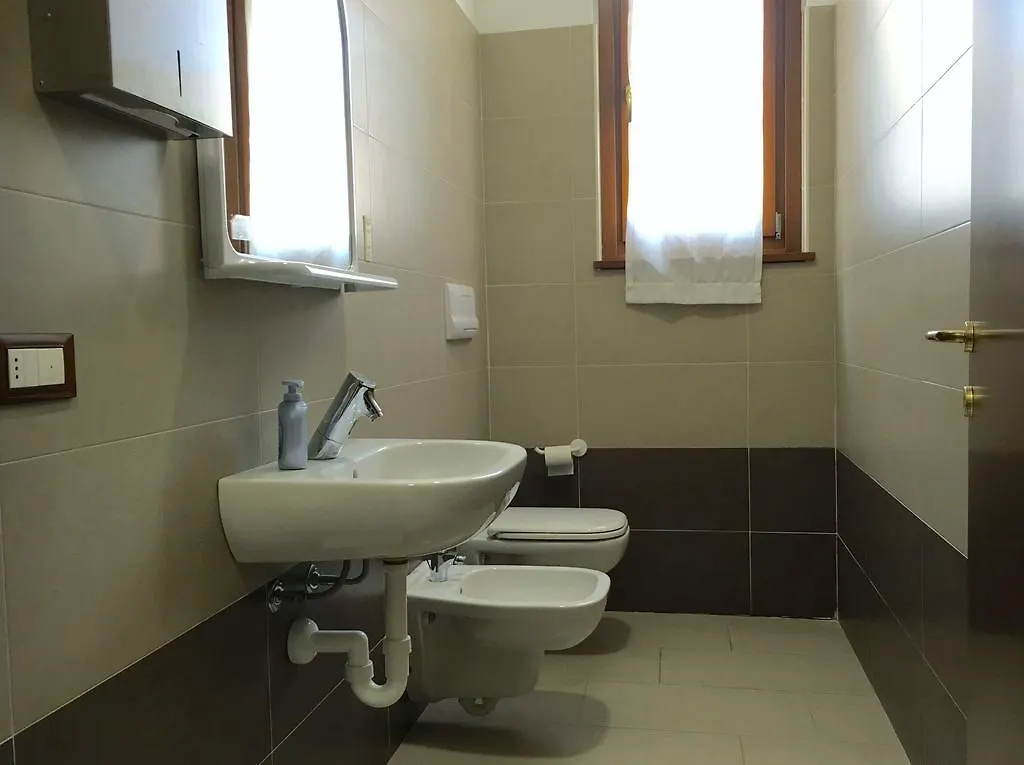 Hostel L'Archetto Cremona 0*,  Włochy
